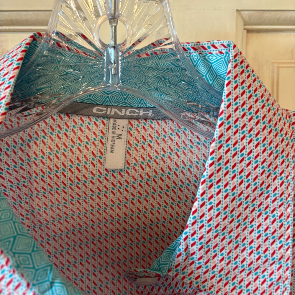 Cinch Women's Patterned Button-Up Shirt in Teal and Coral